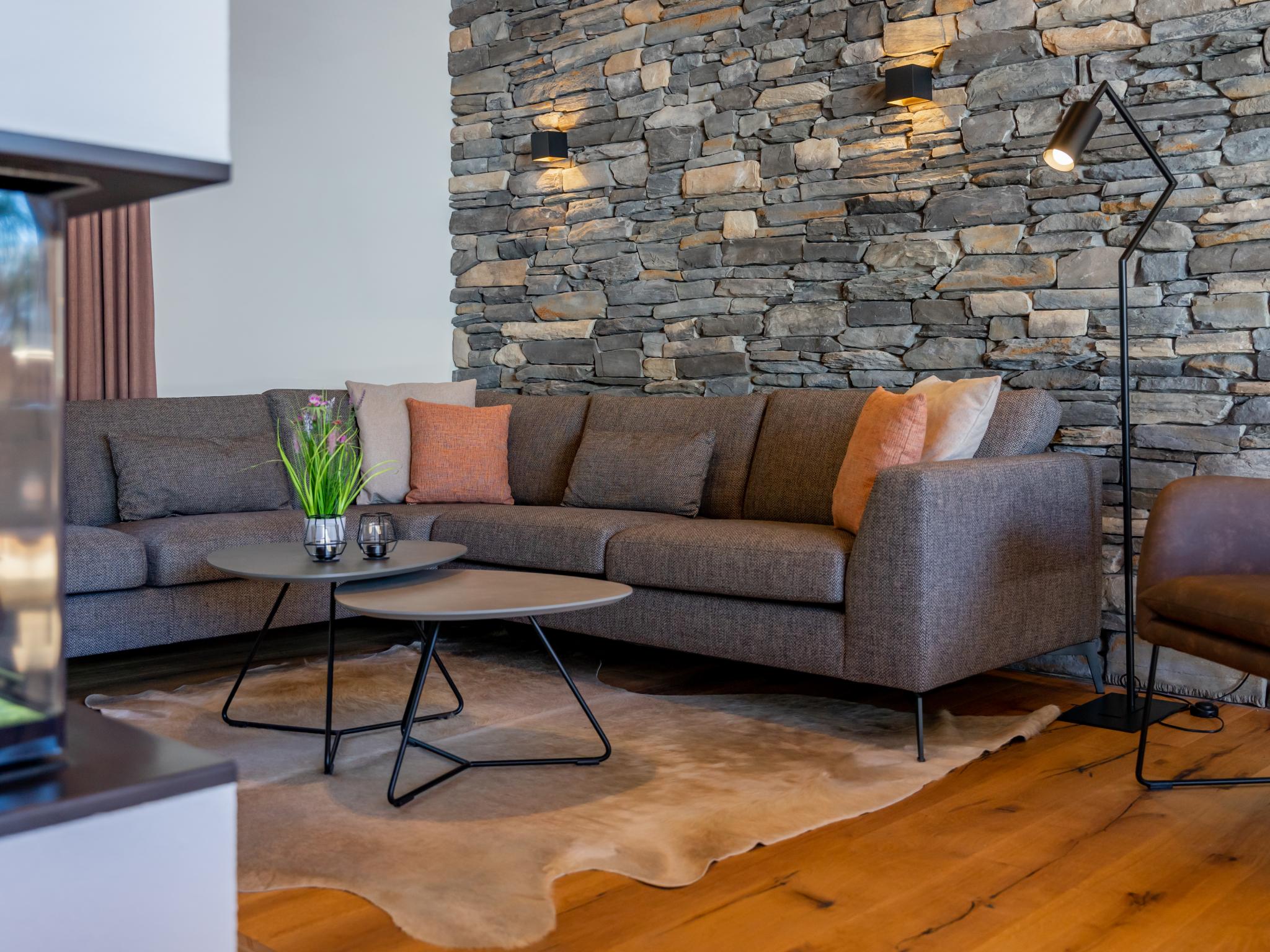 25245