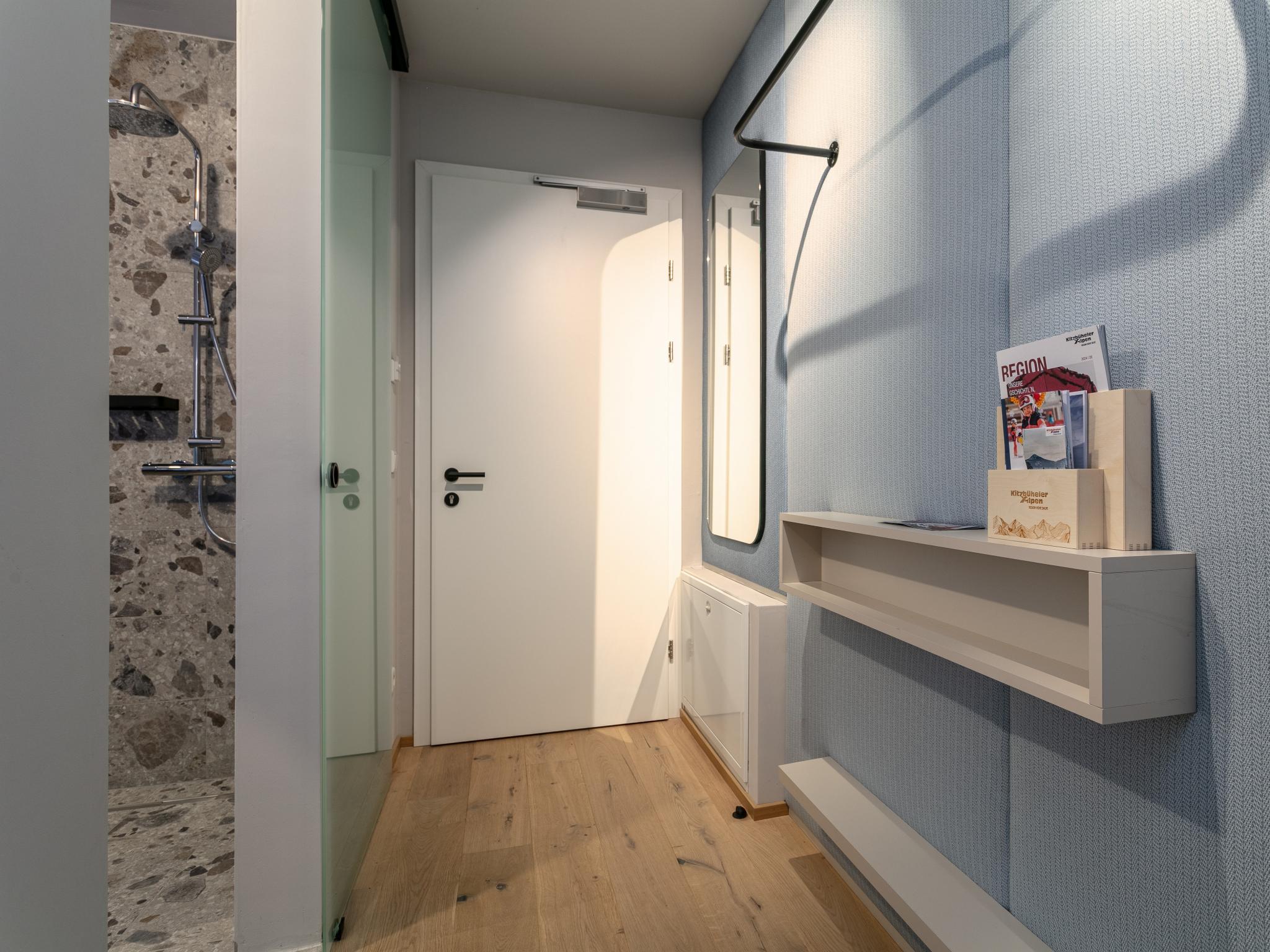 25883