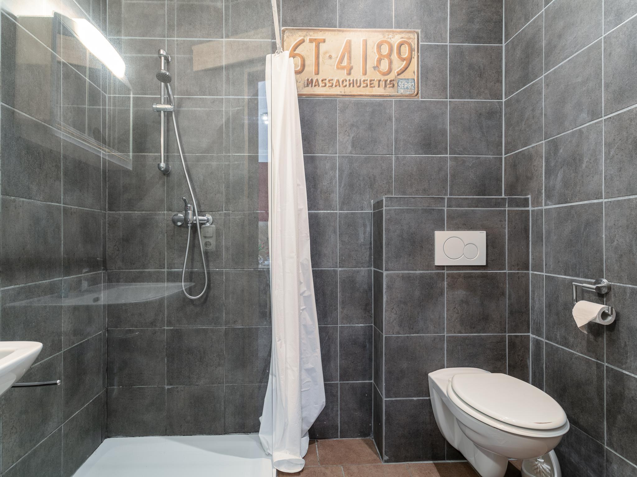 69117