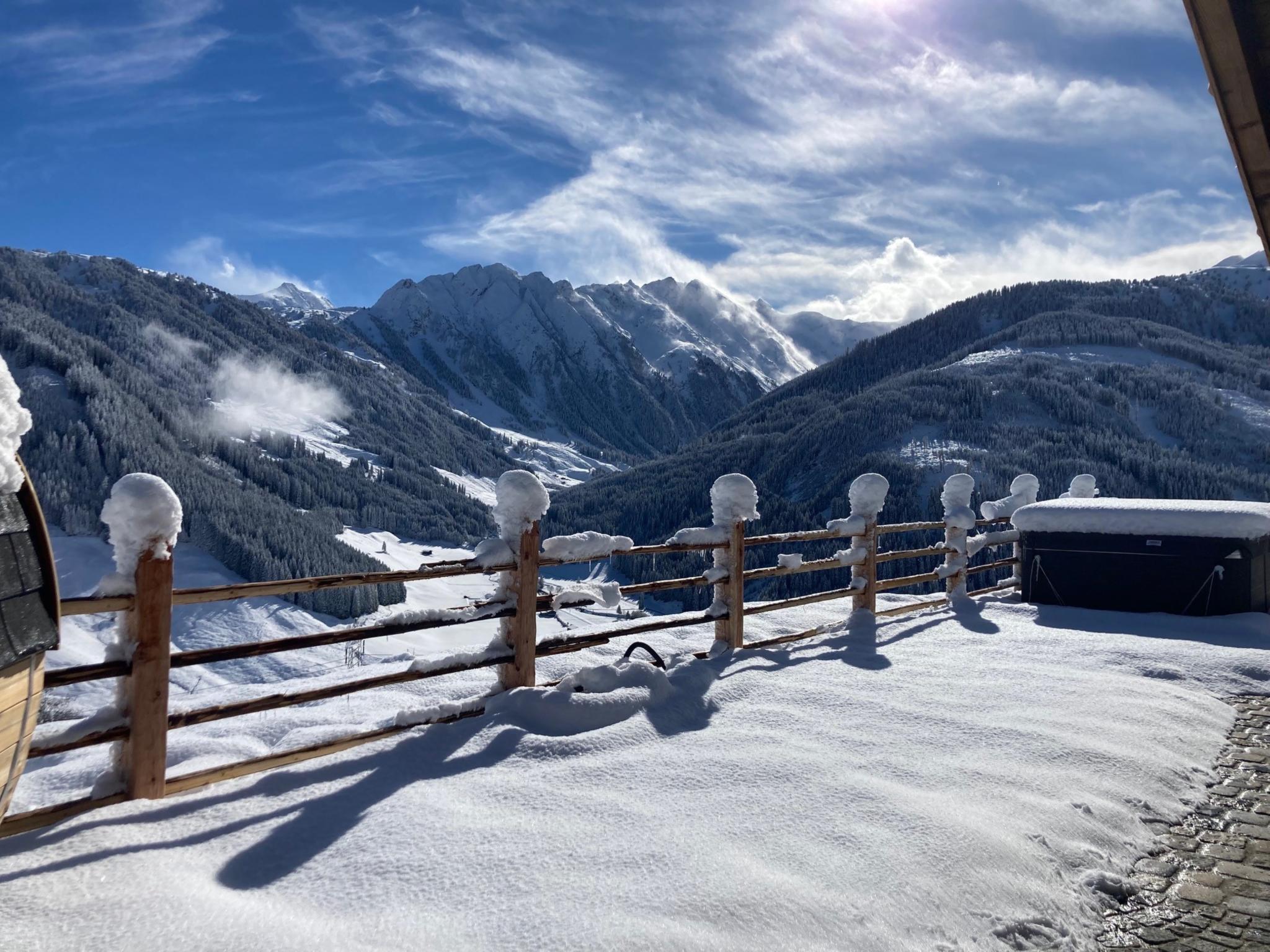 85628